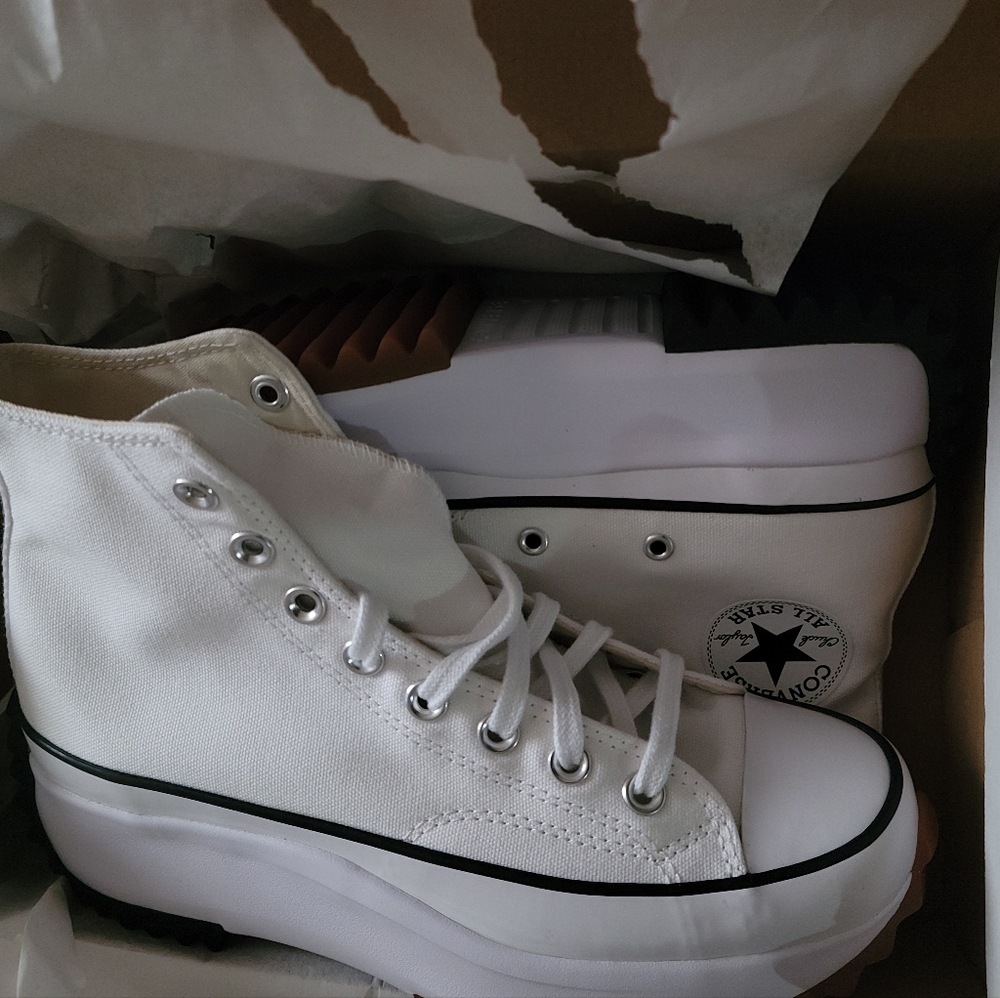 Converse run star hike white NWT